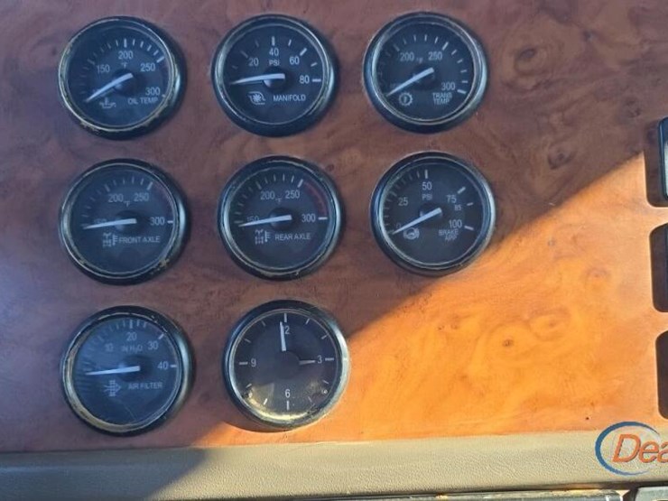 peterbilt-388-image-28