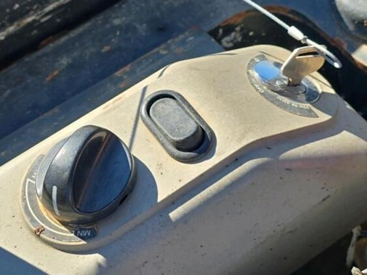 komatsu-pc30mr-5-image-19