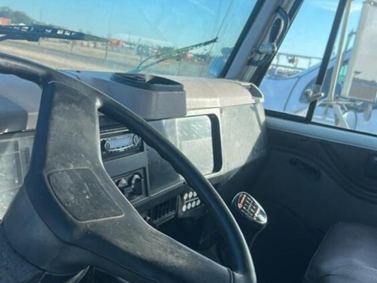 1998-international-4700-image-15