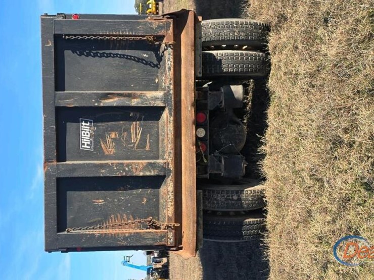 peterbilt-388-image-12