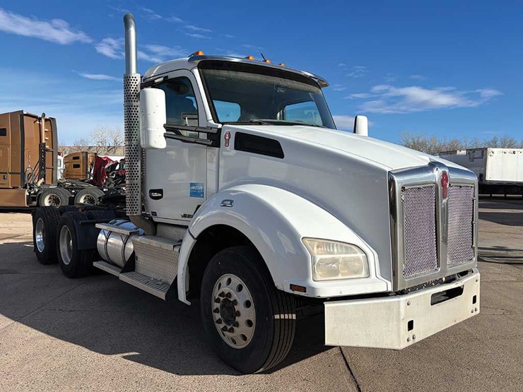 2016-kenworth-t880-image-1