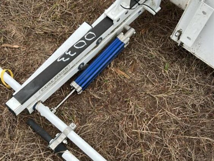 prime-design-ergo-rack-and-tool-box-mounted-on-pipe-image-5