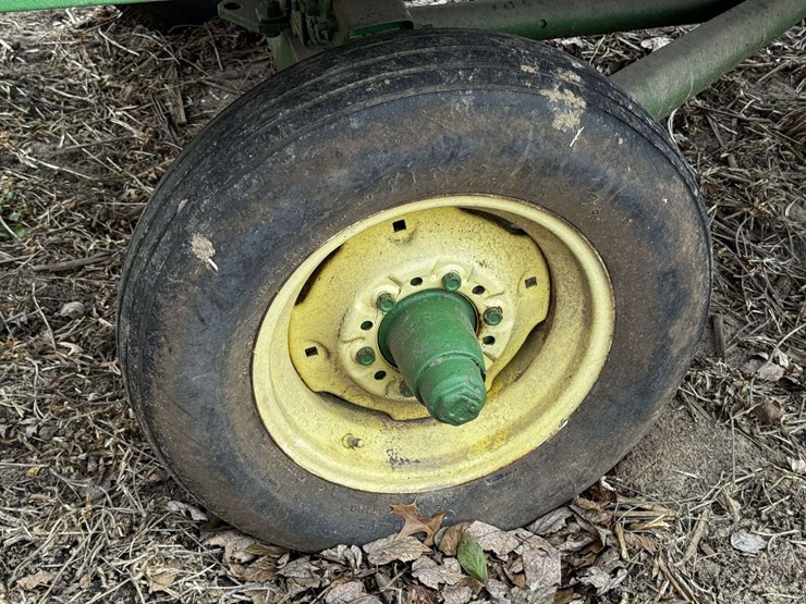 heider-12'-box-wagon-on-john-deere-running-gear-image-21