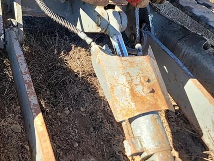 2013-yanmar-vio25-4-image-8