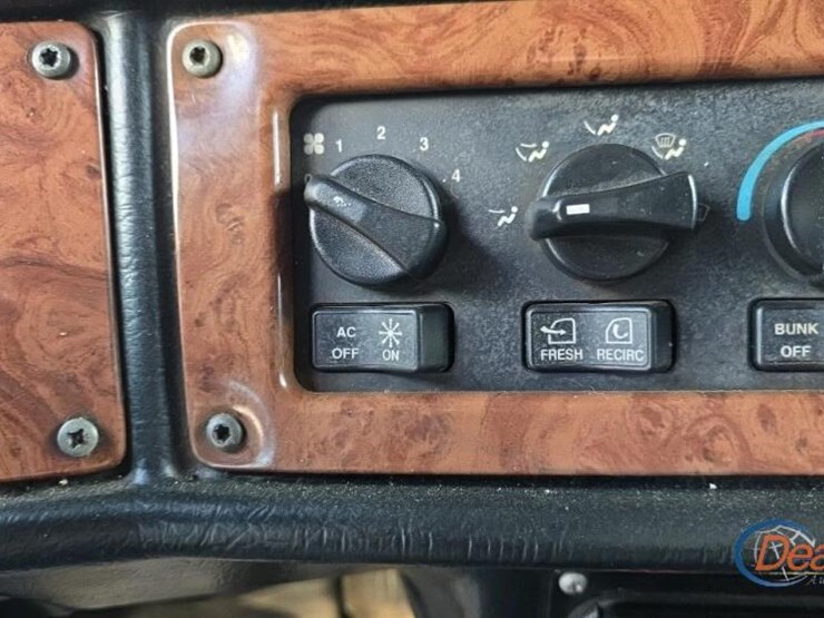 2005-peterbilt-379-image-34