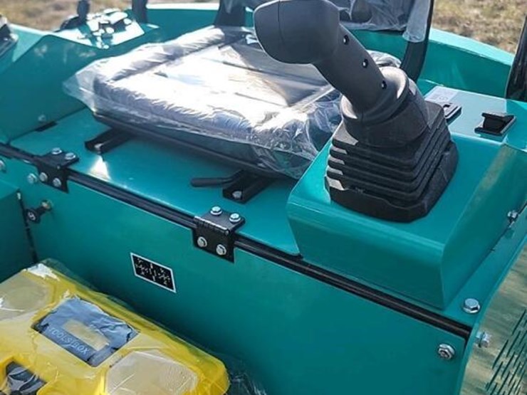 unused-2025-cfg-h15r-mini-excavator,-s/n-20250906w0002:-420cc-gas-eng.,-15"-bkt.,-4x6-tracks,-38.5"-base-image-11