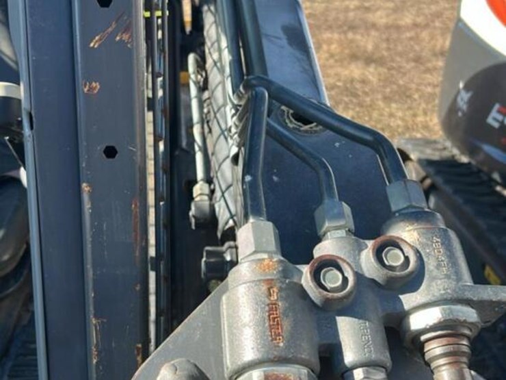 new-holland-l230-image-8