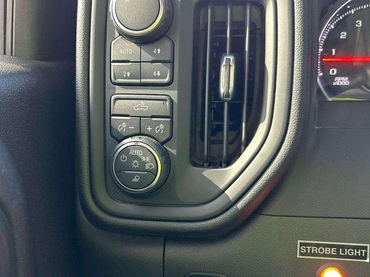 2021-chevrolet-silverado-2500-image-17