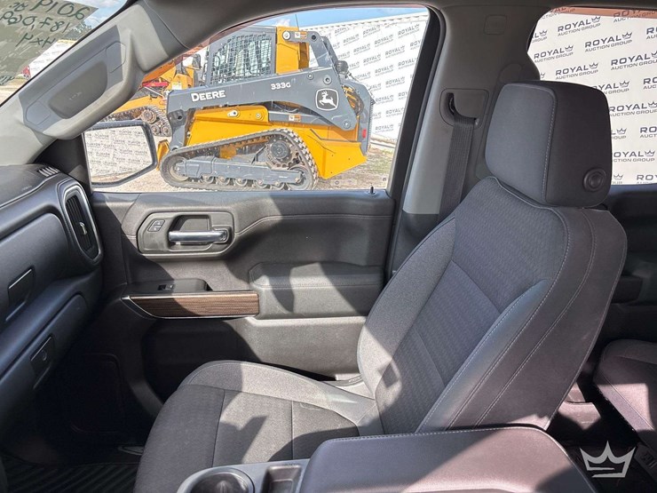 2019-chevrolet-silverado-1500-lt-4x4-crew-cab-pickup-truck-image-24