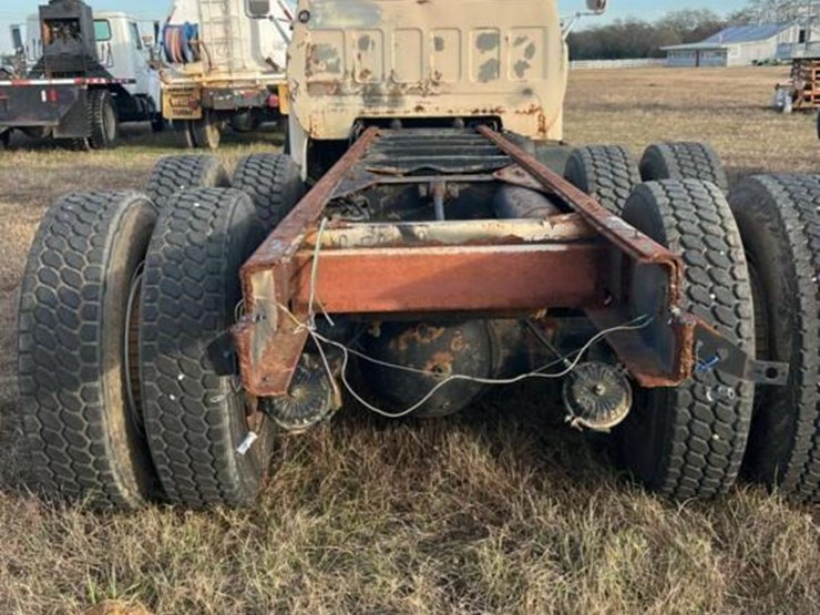 1986-gmc-c7d064-6x4-cab-&-chassis,-s/n-1gds7d4g6gv502071-(no-title---bill-of-sale-only):-as-is,-non-running-image-10