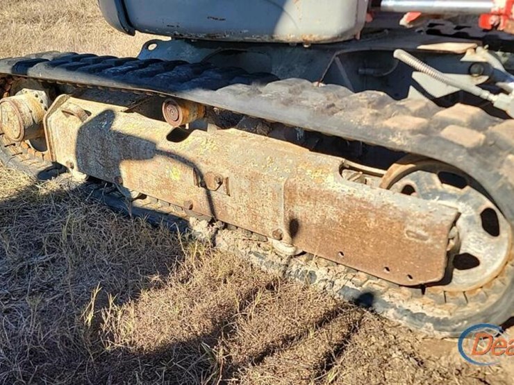 2013-yanmar-vio25-4-image-12