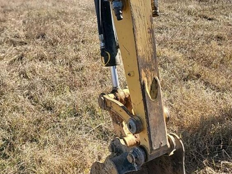 2019-caterpillar-302.7d-image-8