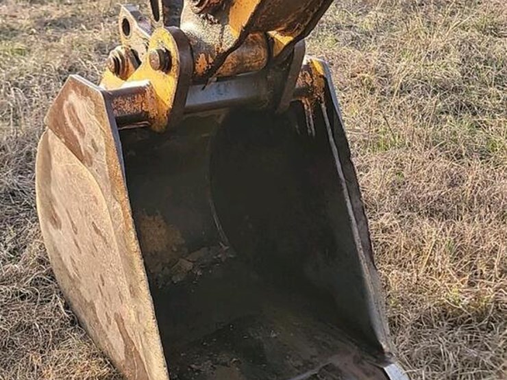 2010-case-590sm-image-13