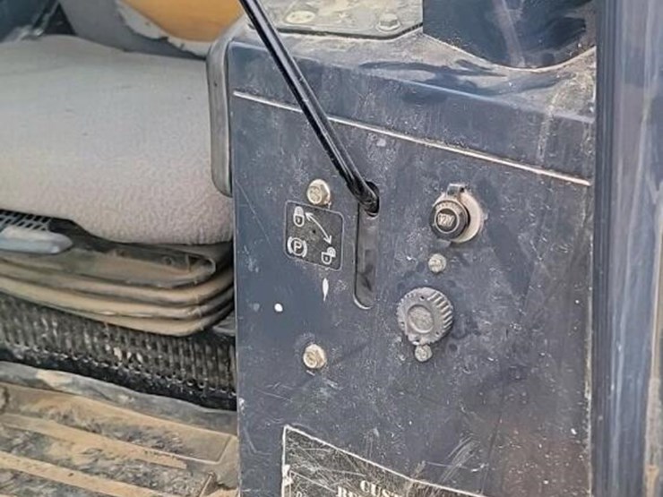 deere-700j-xlt-image-26