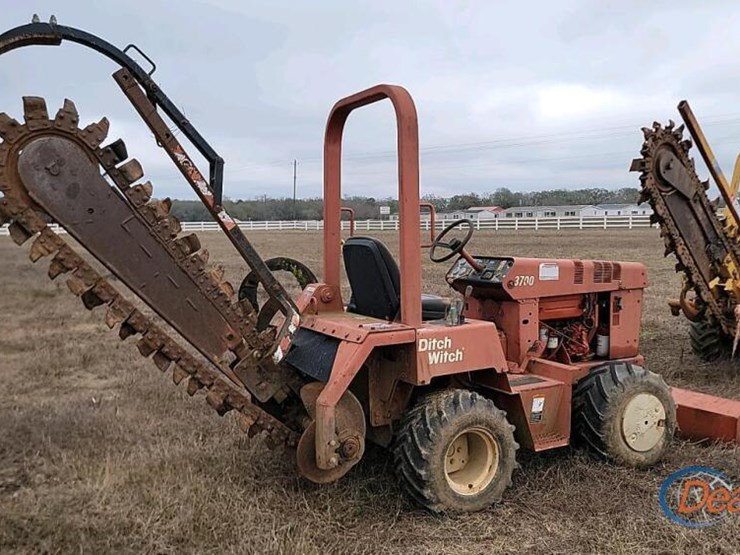 ditch-witch-3700-image-3