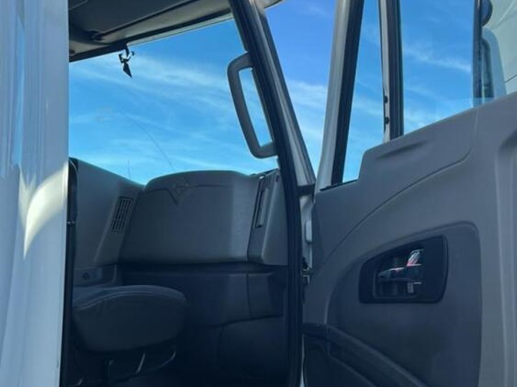 2015-international-prostar-image-5