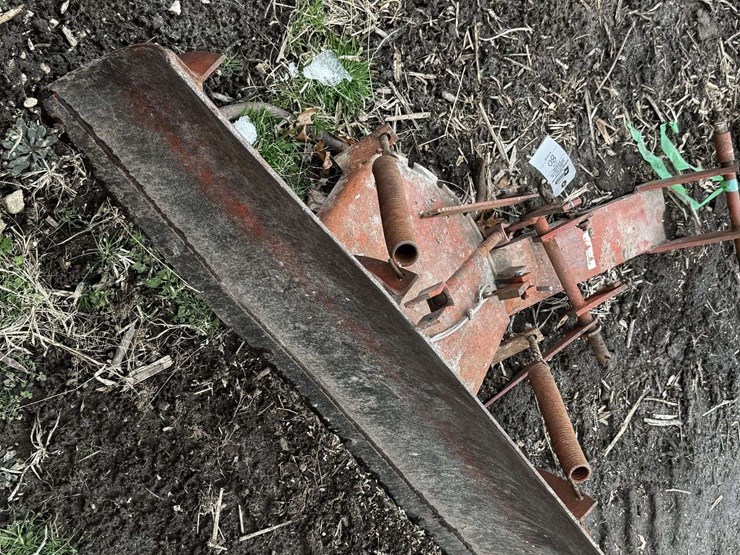 4'-garden-tractor-front-blade-image-1