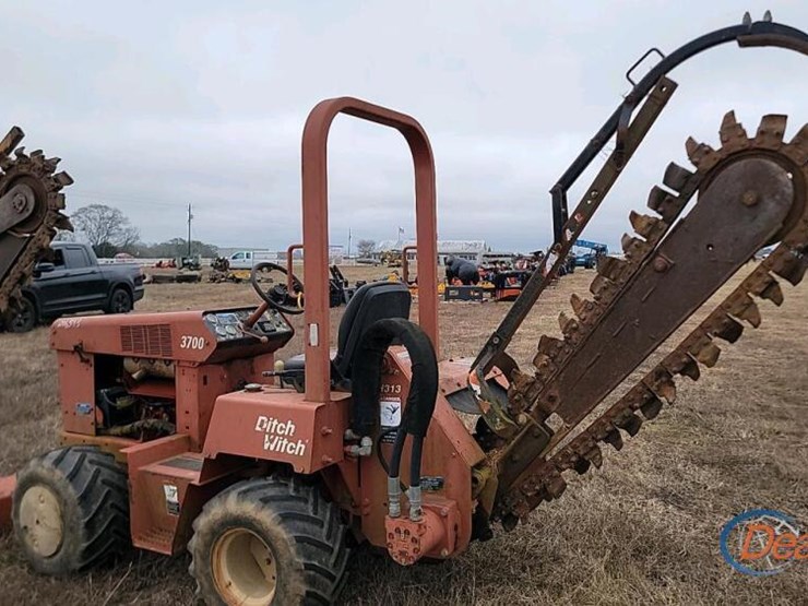 ditch-witch-3700-image-2