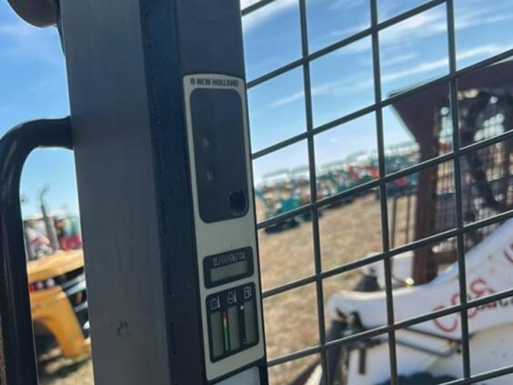 new-holland-l230-image-12