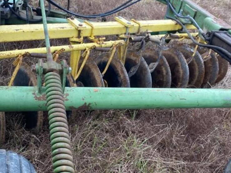 john-deere-220-image-8