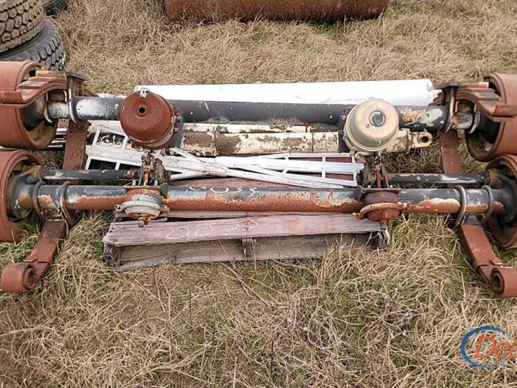 pallet-of-(2)-axles-and-(3)-cylinders-image-2