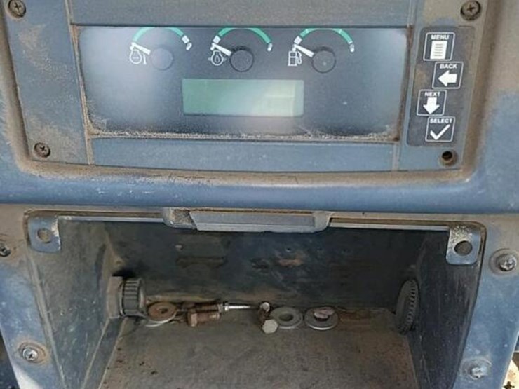 2013-deere-650k-xlt-image-27