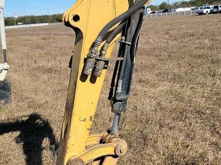 2019-caterpillar-302.7d-image-9