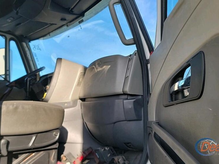 2016-international-prostar-image-6