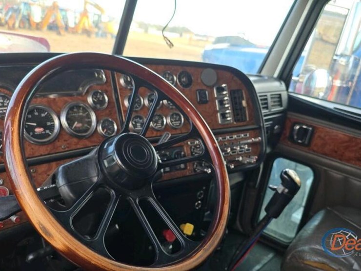 2005-peterbilt-379-image-29