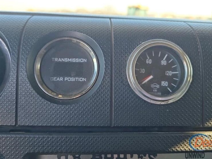 2016-caterpillar-ct660-image-31