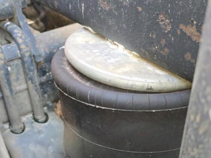 2005-peterbilt-379-image-22