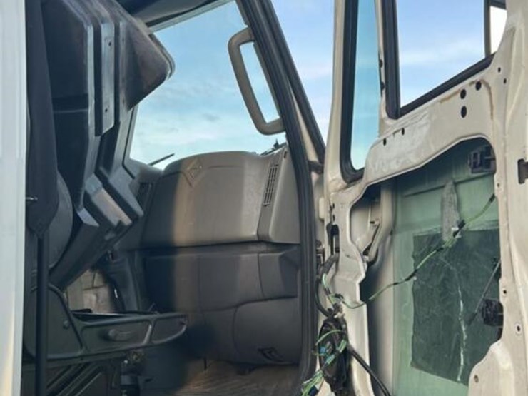 2015-international-prostar-image-5