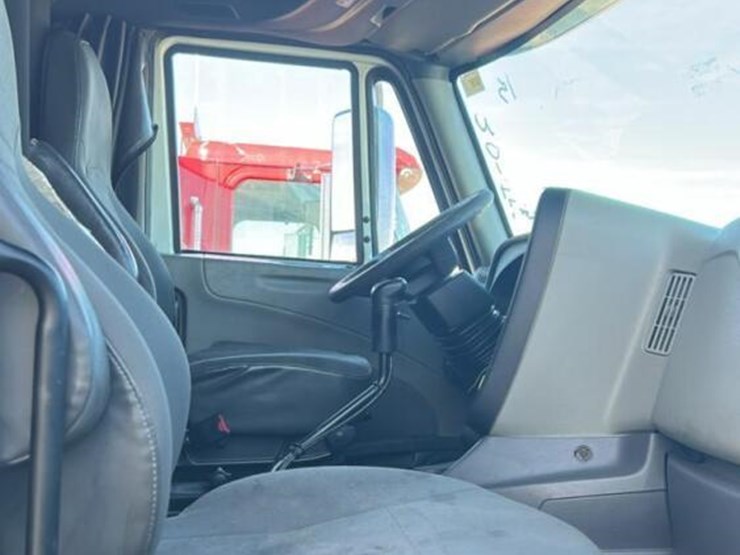 2015-international-prostar-image-7