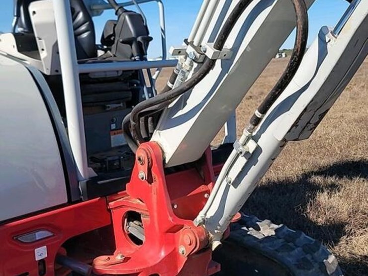 takeuchi-tb335r-image-10