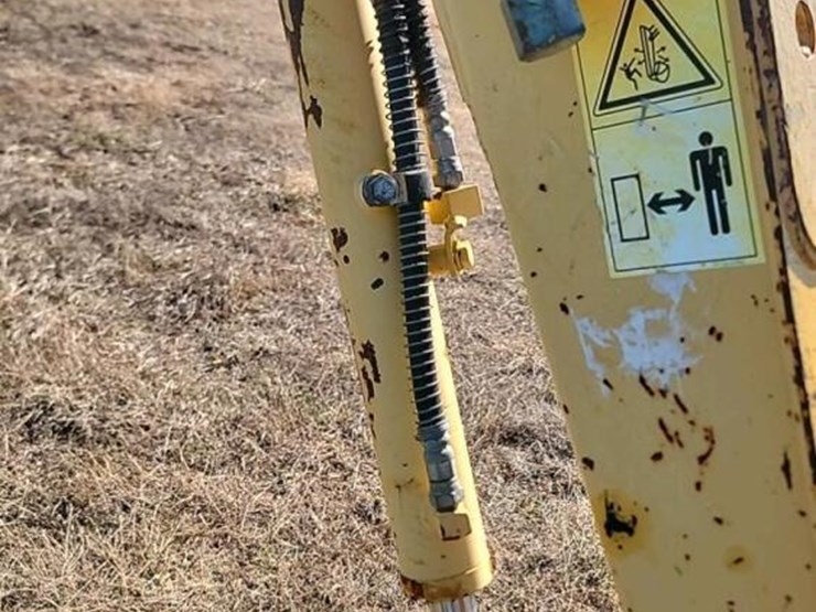 komatsu-pc27mr-3-image-9