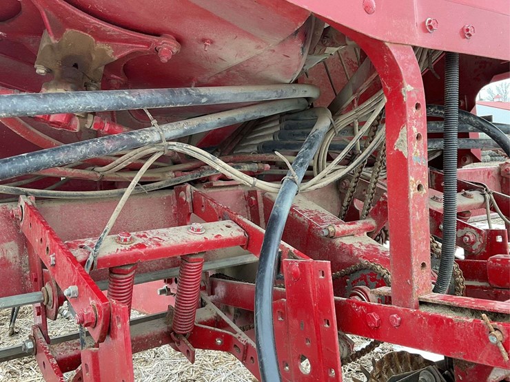 case-ih-cyclo-air-6-row-planter-image-34