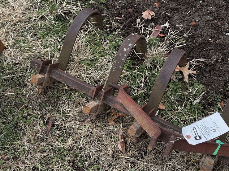 45"-6-tine-3-pt.-chisel-plow-image-2