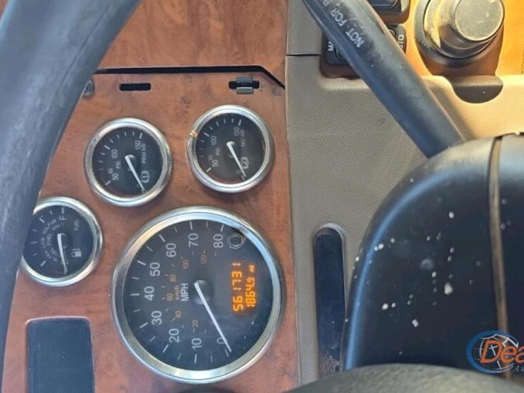 peterbilt-388-image-32