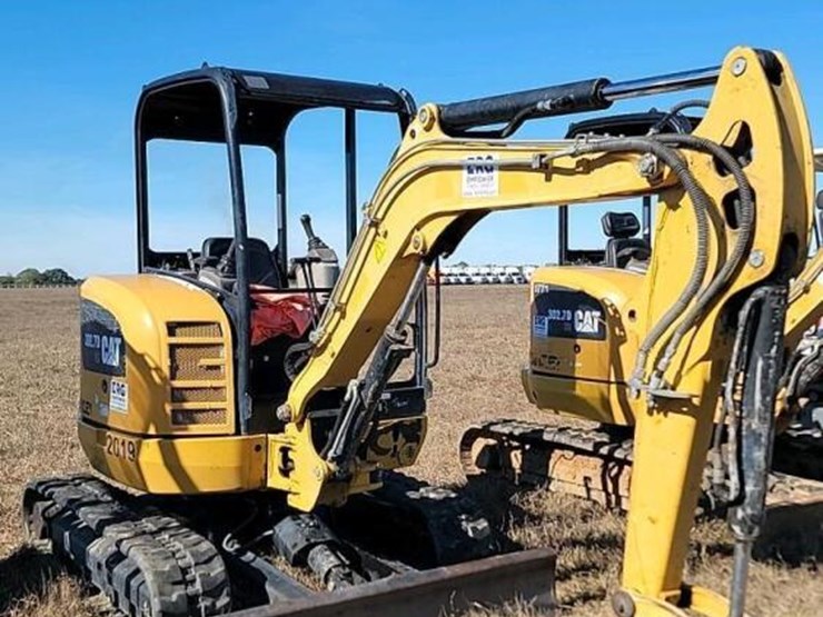 2020-caterpillar-302.7d-image-2