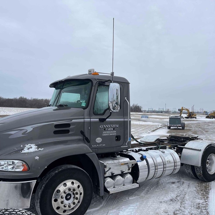 2014 Mack CXU613 Semi