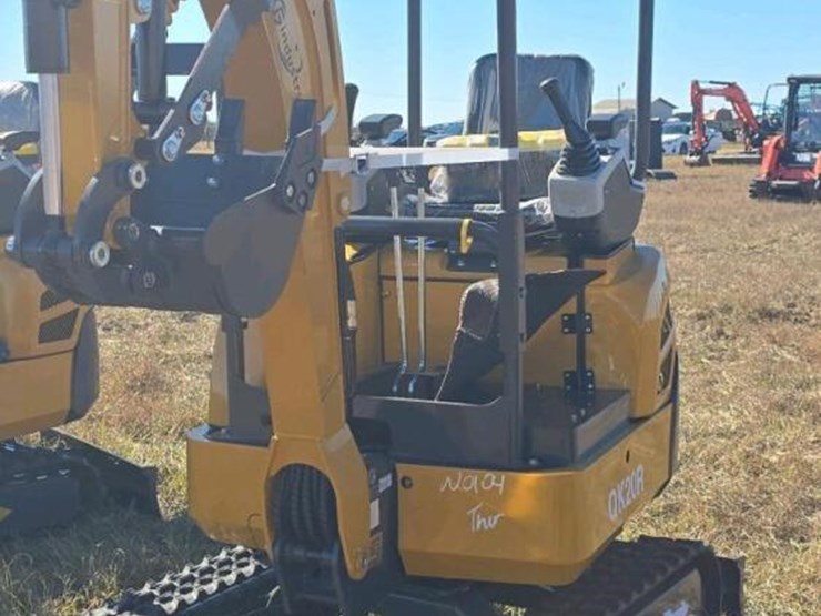 unused-2025-cfg-qk20r-mini-excavator,-s/n-9060863:-23hp-gas-eng.,-2-cylinders,-bkt.-image-1