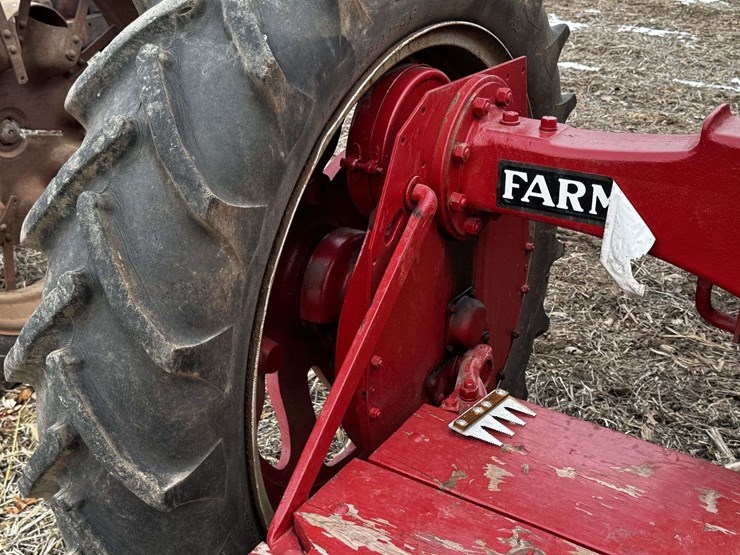 farmall-f-20-narrow-front-on-rubber-image-53