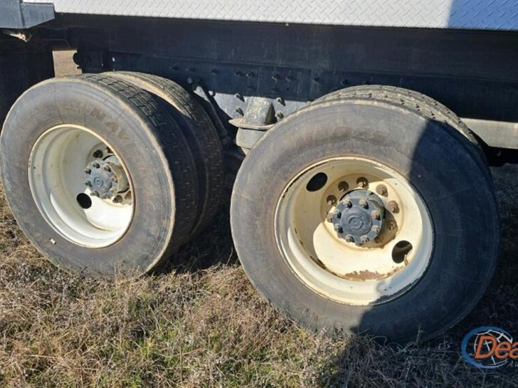 2016-caterpillar-ct660-image-10