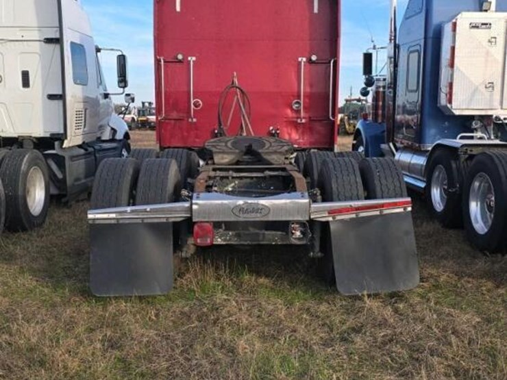 2005-peterbilt-379-image-16