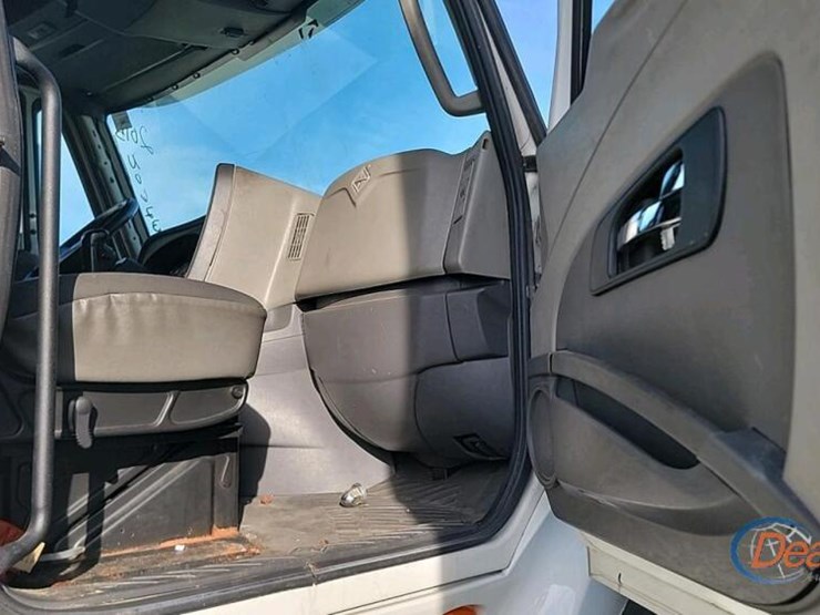 2016-international-prostar-image-8