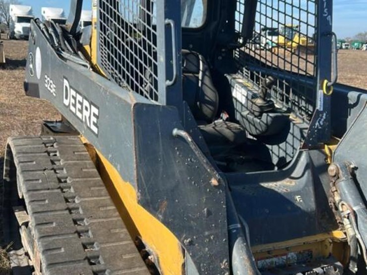 2017-deere-323e-image-20