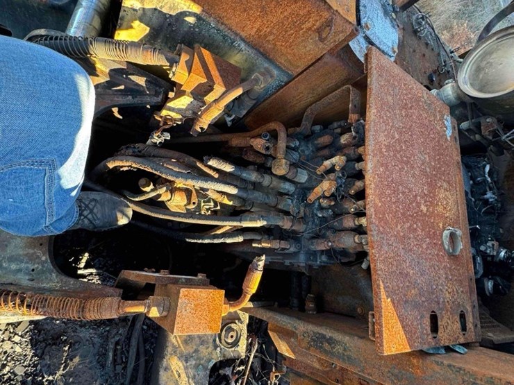 2015-caterpillar-312el-image-10