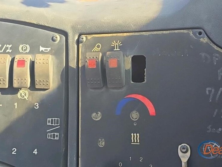 caterpillar-tl642c-image-25