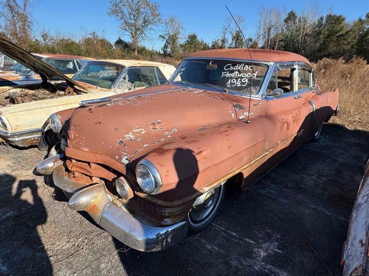 1949-cadillac-fleetwood-image-1