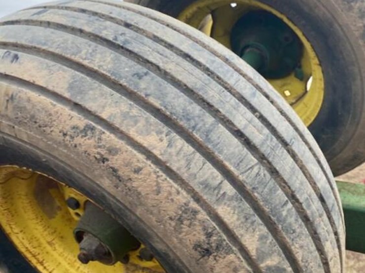 john-deere-220-image-9